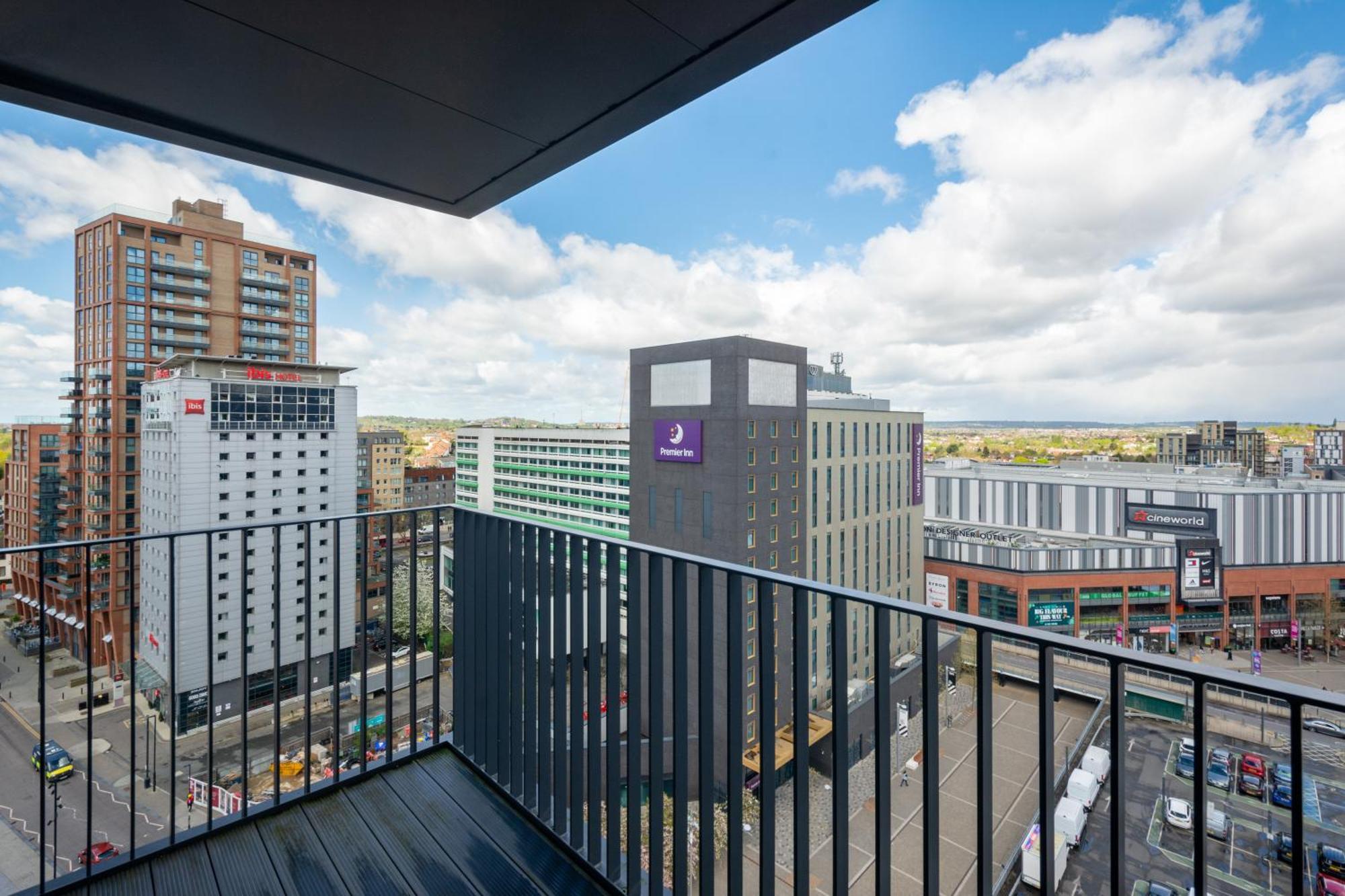 לונדון Mysquare State-Of-The-Art 1 Bedroom Apartments Near Wembley Park מראה חיצוני תמונה